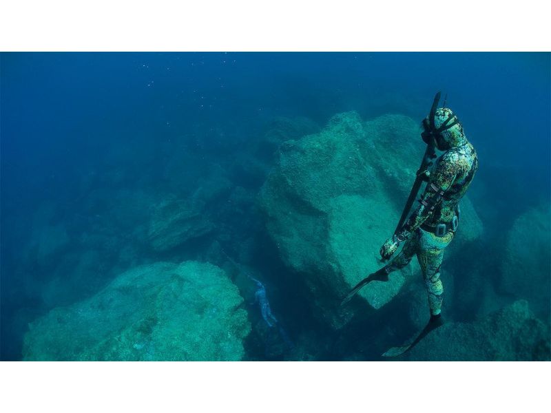 Die Wahl des richtigen Neoprenanzugs für das Speerfischen