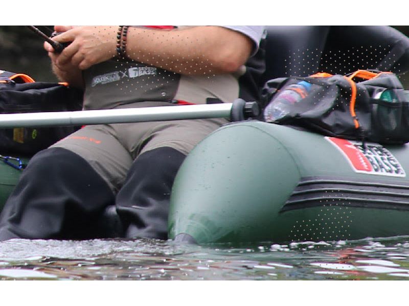 Wie lernt man mit Flossen ein Belly Boot zu navigieren? 