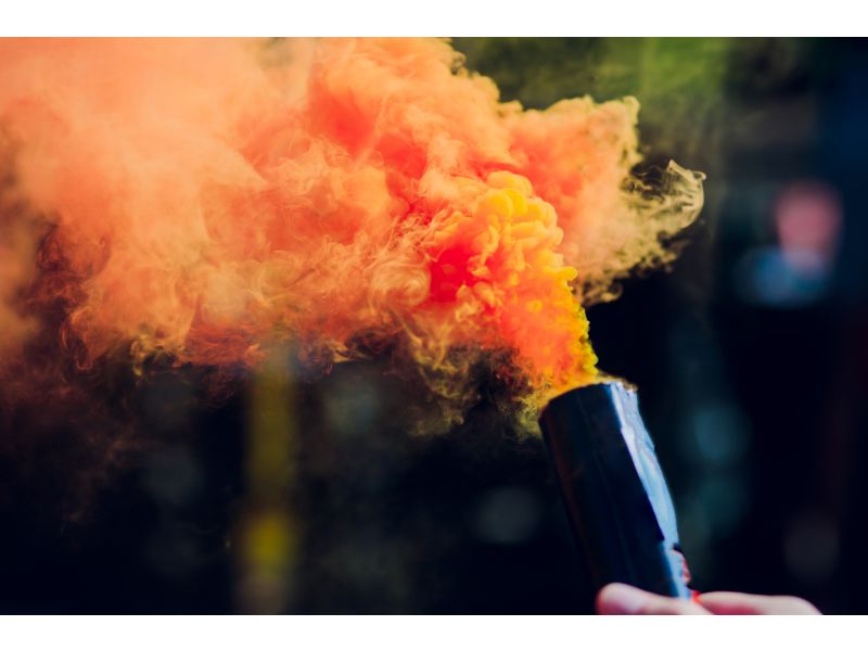 Welche visuellen Notsignale gibt es auf dem Meer?