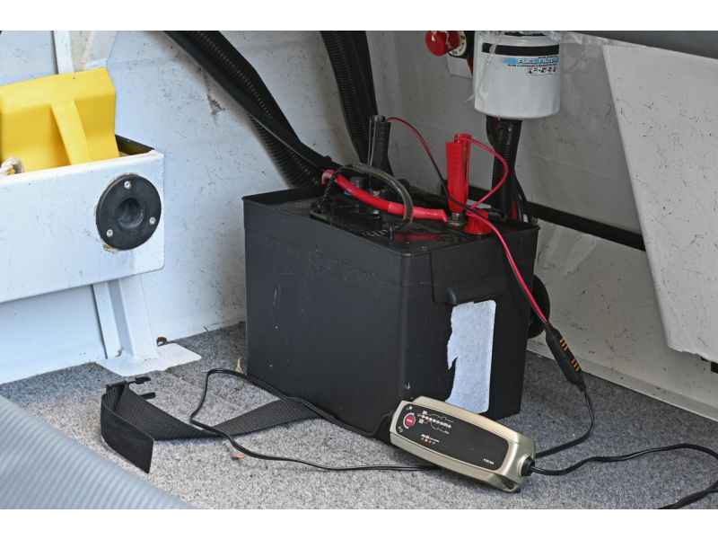 Wie wähle ich ein Bootsbatterieladegerät?