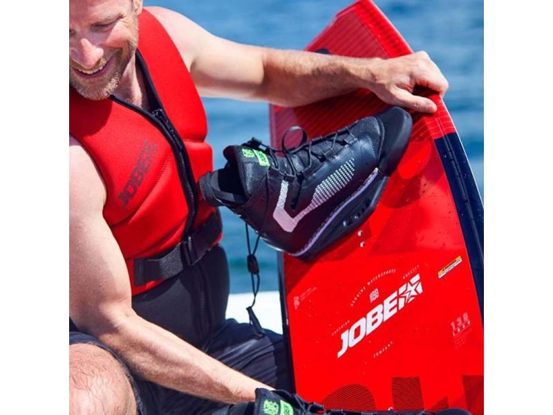 Wakeboarding: Welche Art von Schuhen soll ich wählen?