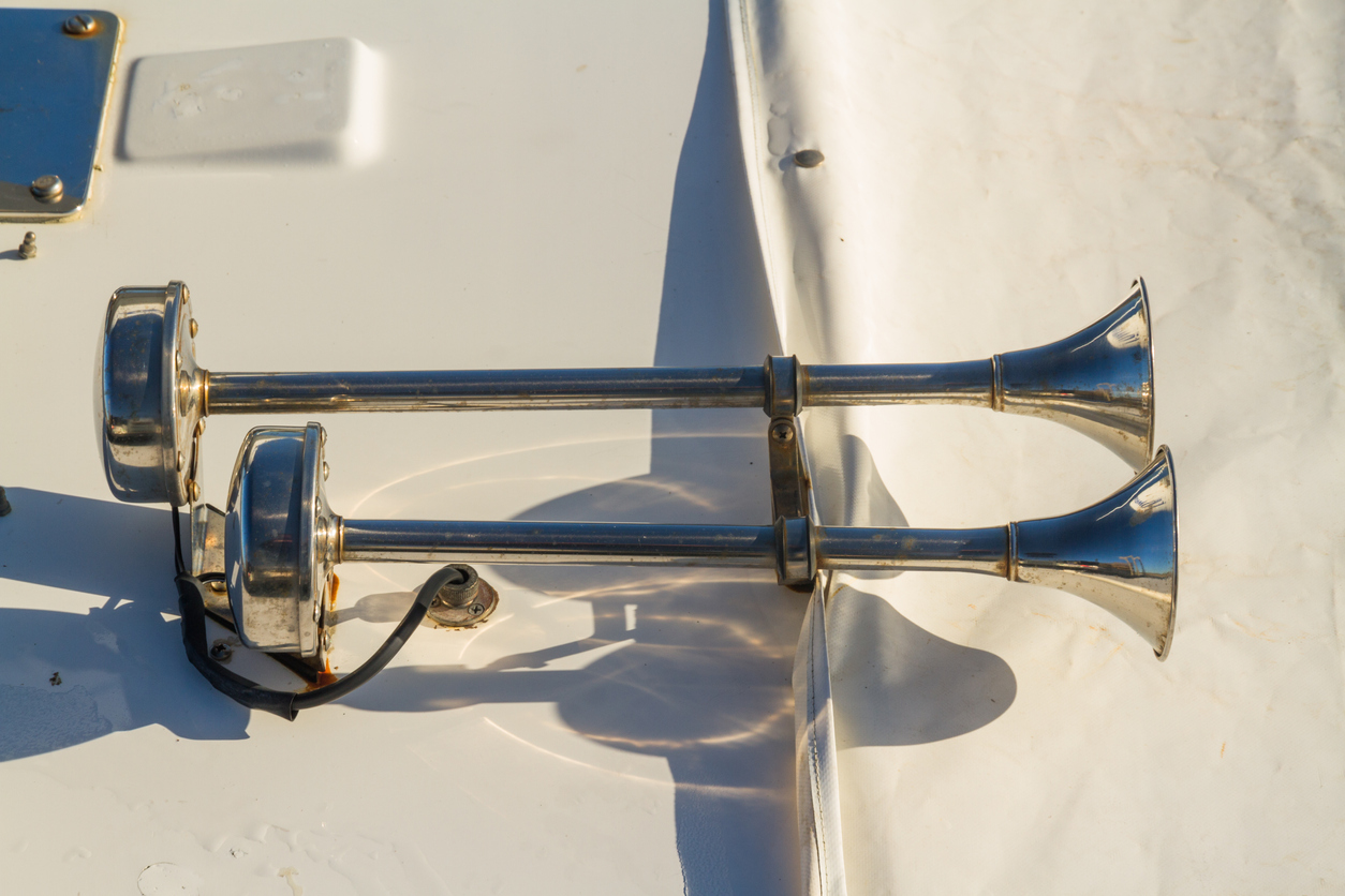 Funktionsweise und Nutzen eines Nebelhorns -  - Ihr  wassersport-handel