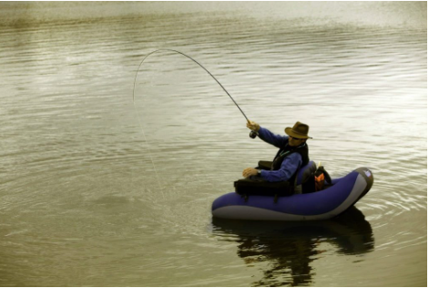 Ausgesto&szlig;enes Schwimmrohr