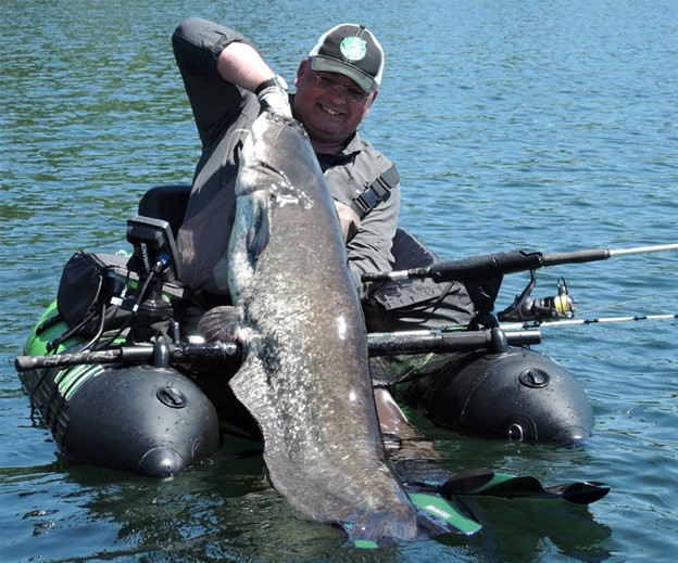 Fish p&ecirc;ch&eacute; in float tube