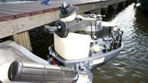 Integrierter Kraftstofftank mit Kippvorrichtung für externen Kraftstofftank 
