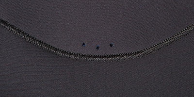 Combinaison surf sans couture sous les bras et les épaules